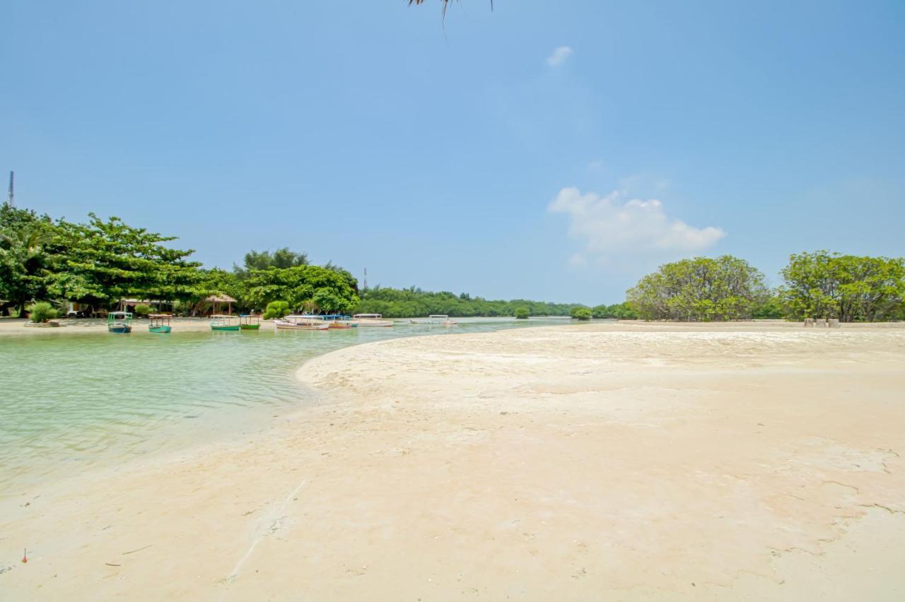 Guerilla Dive Lodge Pulau Pari Yakarta Exterior foto