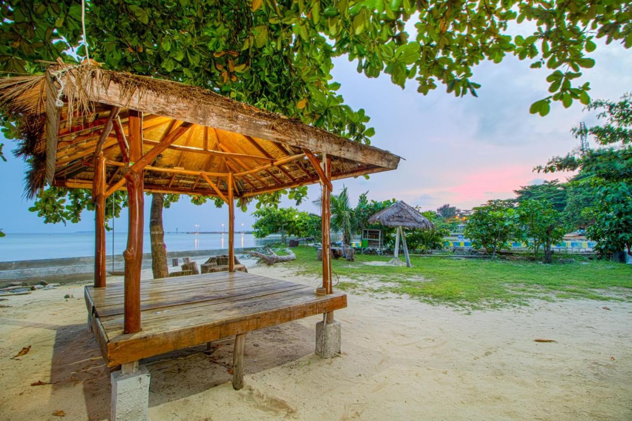 Guerilla Dive Lodge Pulau Pari Yakarta Exterior foto